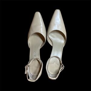 Leather nude heels, vintage, size 6 but fits bigger, comfy!